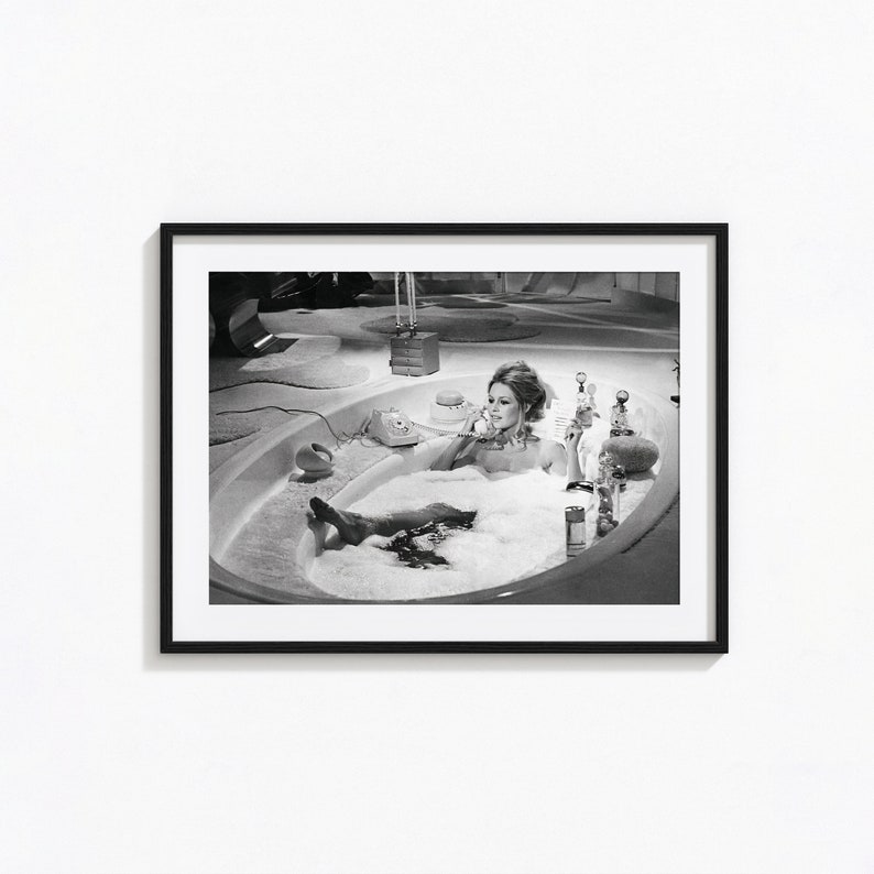 Impression de baignoire Brigitte Bardot, affiche de salle de bain, art mural noir et blanc, impression vintage, tirages de photographie, impression photo de qualité musée image 1