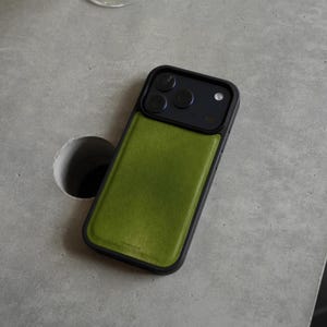 Etui Stone & Ink na iPhone'a – najwyższej jakości etui ze skóry wegańskiej na iPhone'a 17 | Monza x Bluestone