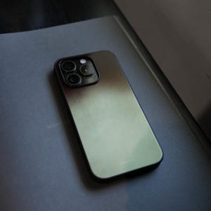 Stone & Ink iPhone-skal – Lyxigt glasskydd för iPhone | Monza x Bluestone