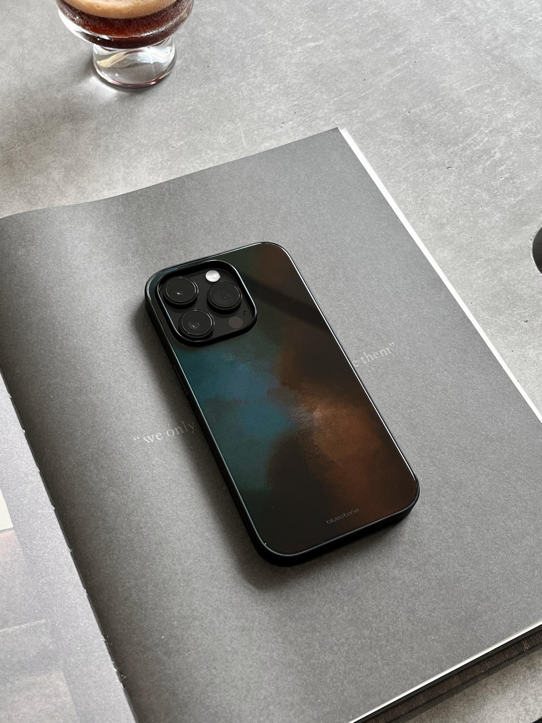 STONE  iPhoneケース ブラック Stone & Ink iPhoneケース – iPhone用高級ガラスカバー | Monza x