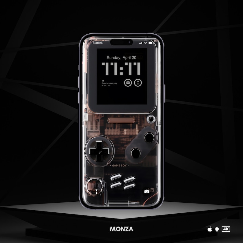 Pu&ograve; includere: Una custodia trasparente per telefono con un design Game Boy. La custodia ha uno schermo nero con un orologio digitale che mostra "11:11" e il testo "Sunday, April 20". La custodia ha anche un logo Game Boy in bianco e nero e il testo "GAME BOY".