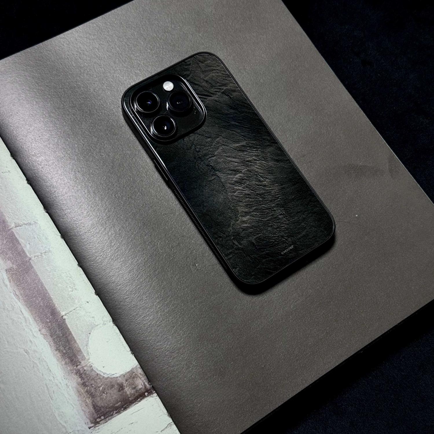 STONE  iPhoneケース ブラック Stone & Ink iPhoneケース – iPhone用高級ガラスカバー | Monza x HKT