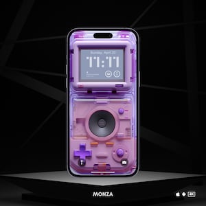 Puede incluir: Un teléfono inteligente morado y rosa con una funda transparente. El teléfono tiene una pantalla de reloj digital que muestra "11:11" y la fecha "Domingo, 20 de abril". La parte inferior del teléfono tiene una cruz morada, un círculo morado con un icono de cámara y un botón morado.