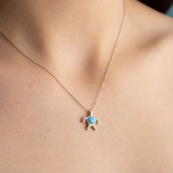 Collier tortue, pendentif tortue, collier d'opale bleue, bijoux tortue, pendentif tortue de mer, cadeaux tortue, bijoux opale bleue, collier fille