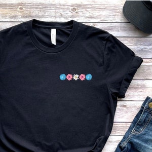 Słodka koszulka z motywem kwiatów Trans Flag Unisex - koszulka z kwiatowym nadrukiem Transgender LGBTQ Gender Neutral