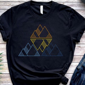 Aroace Mountains Unisex T-shirt - Aro Ace Flag Geometry Present - LGBTQ Aromantic Asexual Gift - Discreet Queer Pride Month - Subtle LGBTQIA