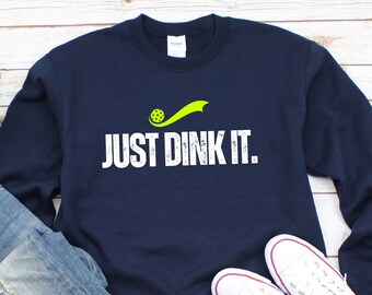 Sweter do pickleballa Just Dink It, zabawny sweter do pickleballa, bluza sportowa z nadrukiem rakiety, prezent dla miłośnika tenisa, prezent świąteczny