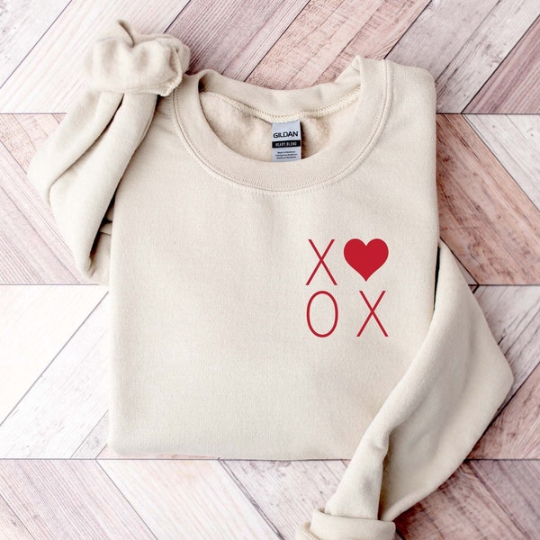 XOXO Sweatshirt, Valentine Sweatshirt, Women Love Heart Cute Crewneck, Cute Valentine Shirt, Valentines Day Sweatshirt