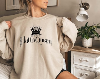 HalloQueen Sweatshirt: Funny Spooky Halloween Queen Crewneck