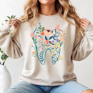 Dental Hygienist Sweatshirt, Floral Tooth Shirt, Cute Dentist Crewneck, Dental Assistant Gift for Women