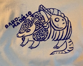 D&D Critter Party: Bard Armadillo (Bard-Madillo)  T-Shirt