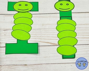 Puede incluir: Una manualidad de la letra I verde para niños. La letra está hecha de un gusano verde con una cara sonriente. El gusano está hecho de varios círculos verdes.