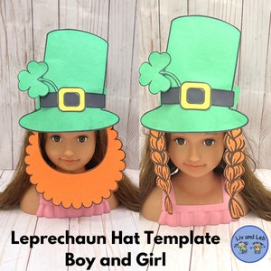Op de afbeelding: Twee poppenhoofden met groene kabouterhoeden met zwarte banden en gele gespen, en klaveraccenten. De ene heeft een oranje baard, de andere heeft oranje vlechten. De tekst luidt "Leprechaun Hat Template Boy and Girl."