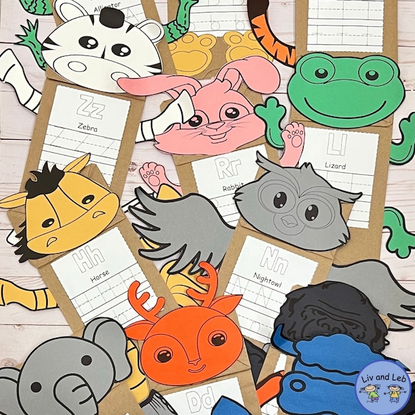 Peut inclure: Un ensemble de 10 cartes d'apprentissage de l'alphabet avec des illustrations d'animaux. Chaque carte comporte une lettre et le nom de l'animal, comme "Zz Zebra" et "Hh Horse". Les cartes sont en papier brun et ont un fond blanc avec des lignes noires pour écrire.