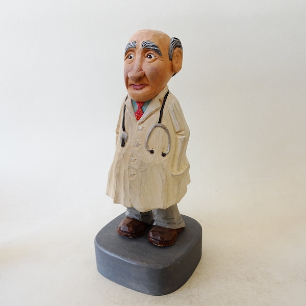 Sculpture sur bois - Figurine de docteur - Figurine en bois - Cadeau fait main - Médecin sculpté et peint à la main