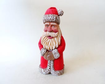 Figura de Papá Noel tallada a mano en madera - Papá Noel con abrigo rojo - Decoración navideña