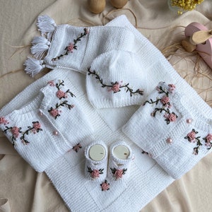 Knit baby clothes set, perfect baby gift hand knitted baby clothes and blanket set, newborn baby set, baby homecoming set