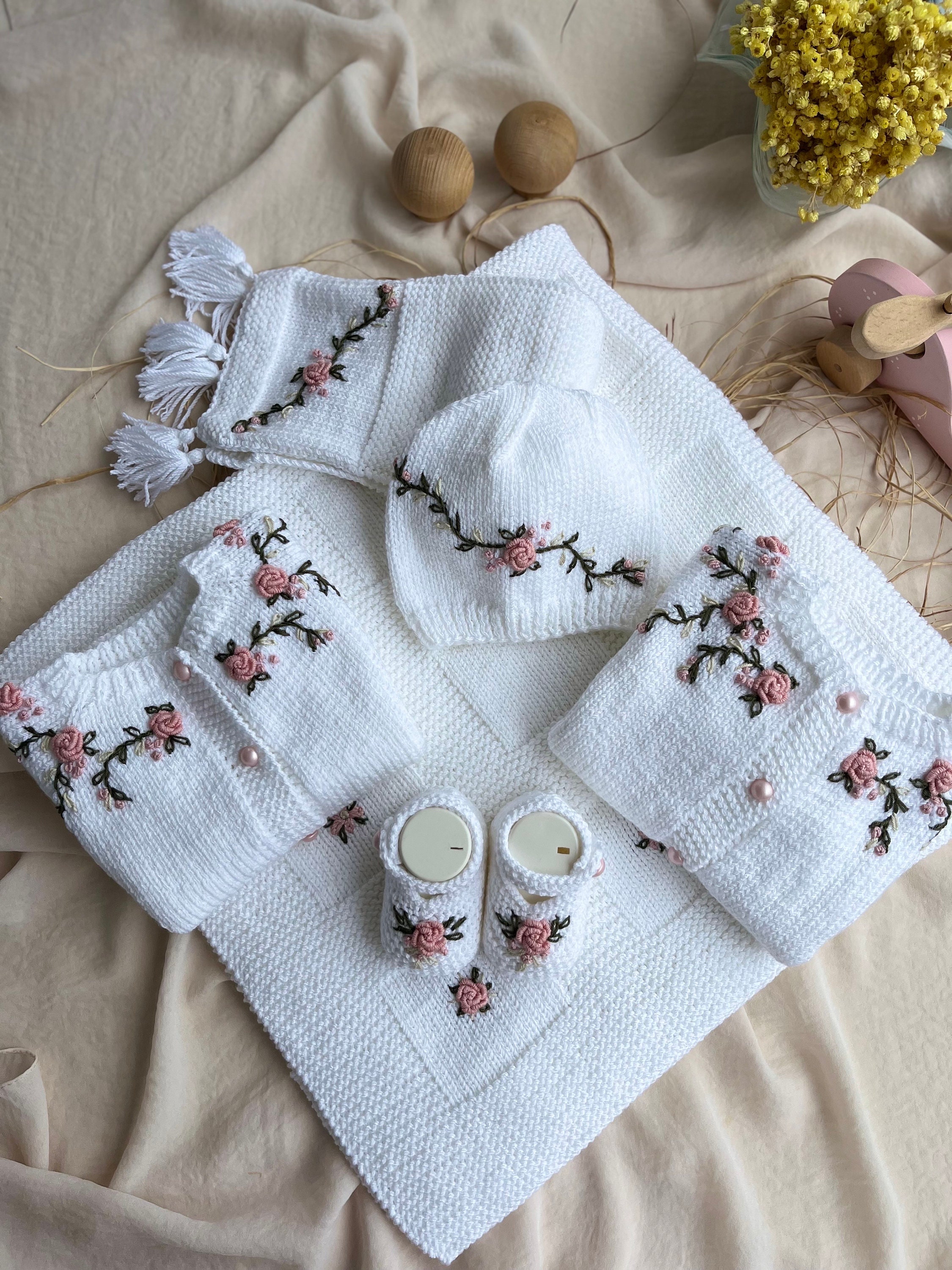 ハンドメイド刺繍ニットベビー服セット：6点セット新生児ギフト - Etsy