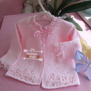 女の子のベビーカーディガン、ピンクのベビーカーディガン、新生児ギフト服、パーソナライズされた女の子のベビーカーディガン