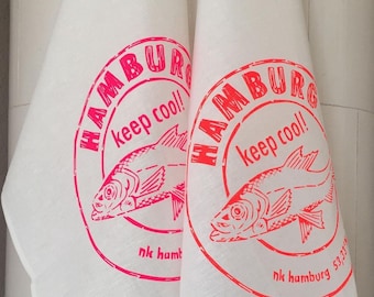 Hamburg tea towel ‘keep cool’ – half-linen, hand-printed in Hamburg, neon screen print with fish motif