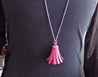 Handmade leather necklace - French artisanal creation - POMPON collection - pink, silver chain - Leather necklace