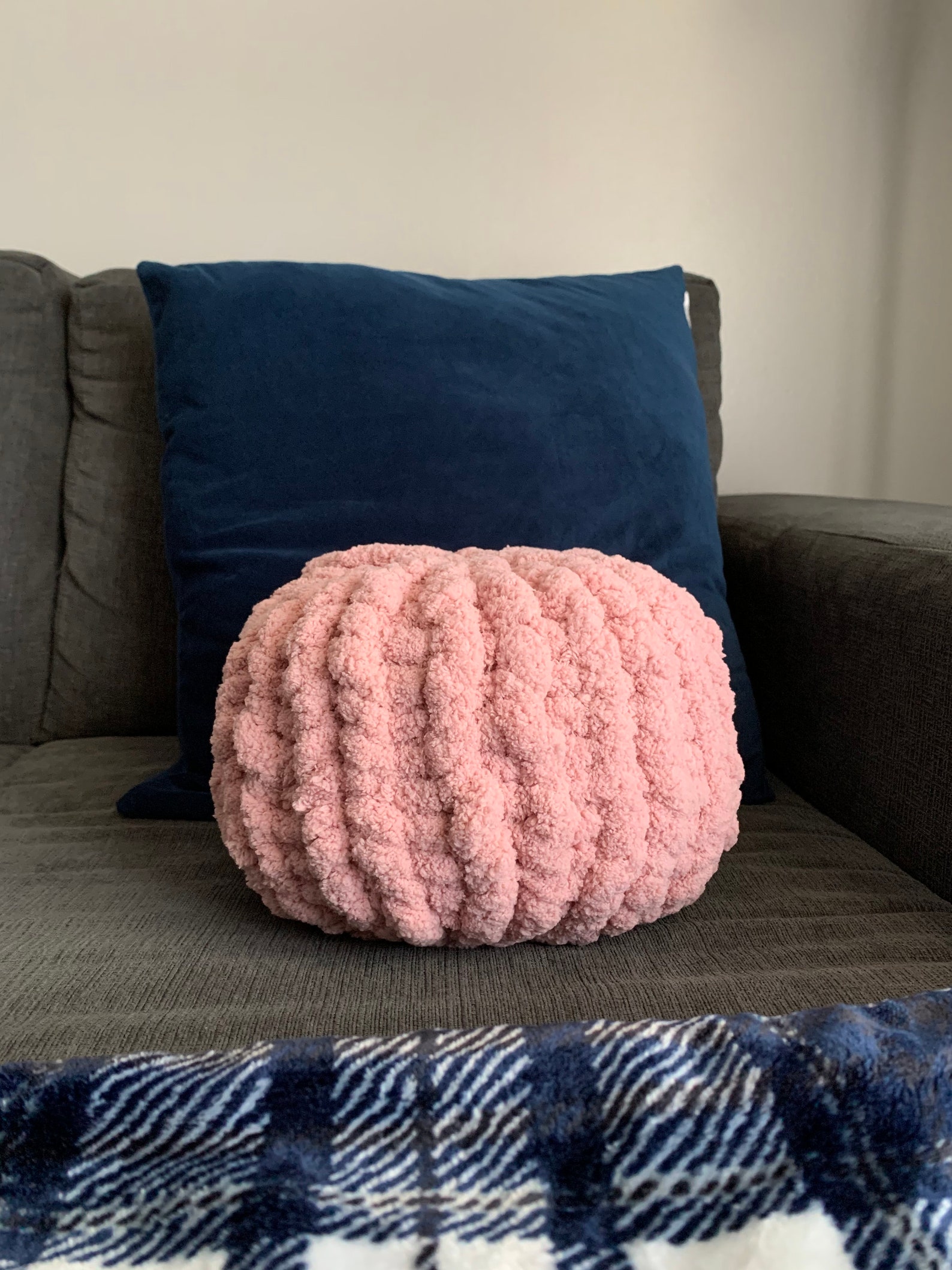 Cozy CUSTOM Hand Knitted Chunky Yarn Decorative Round Pillow Etsy