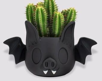 3D printed flying bat Halloween Decorations Indoor and outdoor Plant Pots, Planters for Gothic Home Decor, Flower Pot, Goth Pen Holder
