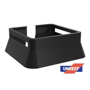 Könnte beinhalten: Ein schwarzes, quadratisches Produkt mit trapezförmiger Basis. Die Oberseite ist offen, und die Seiten haben rechteckige Aussparungen. Das Produkt hat das Wort "UNREEF" in weißer Schrift auf blauem und rotem Hintergrund.