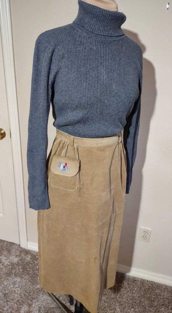 Embroidered Flowers Corduroy Skirt