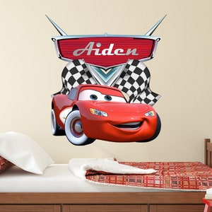 Naklejki ścienne z nazwami samochodów Lightning McQueen Dekoracja ścienna Samochody Sztuka ścienna do pokoju dziecięcego Chłopcy Naklejki na samochody Plakat Mural Pokój zabaw Winyl Prezent