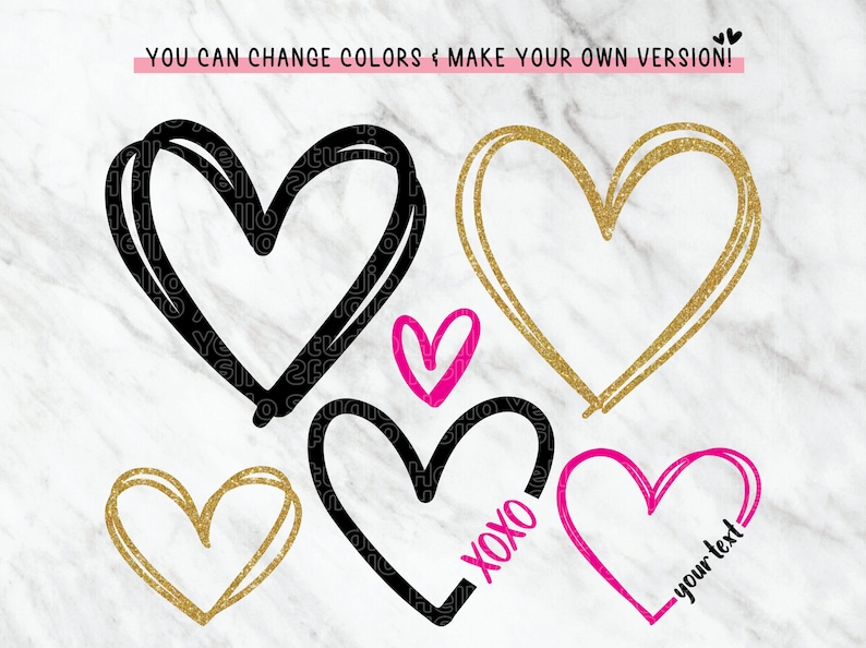 Puede incluir: Cinco formas de coraz&oacute;n dibujadas a mano en negro, dorado y rosa. Los corazones est&aacute;n delineados en negro y rellenos de negro, purpurina dorada y rosa. El texto "XOXO" y "tu texto" est&aacute;n escritos dentro de dos de los corazones.