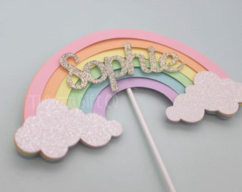 Adorno para tarta de arcoíris pequeño personalizado, con nombre personalizado, para cumpleaños o primer cumpleaños.