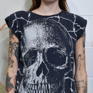 Vintage 1980's Skull and Barbed Wire Allover Print T-Shirt image 1