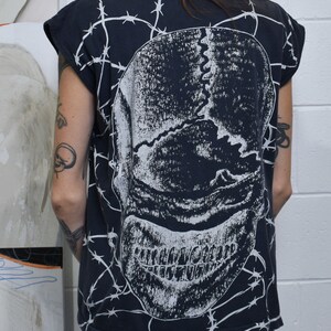 Vintage 1980's Skull and Barbed Wire Allover Print T-Shirt