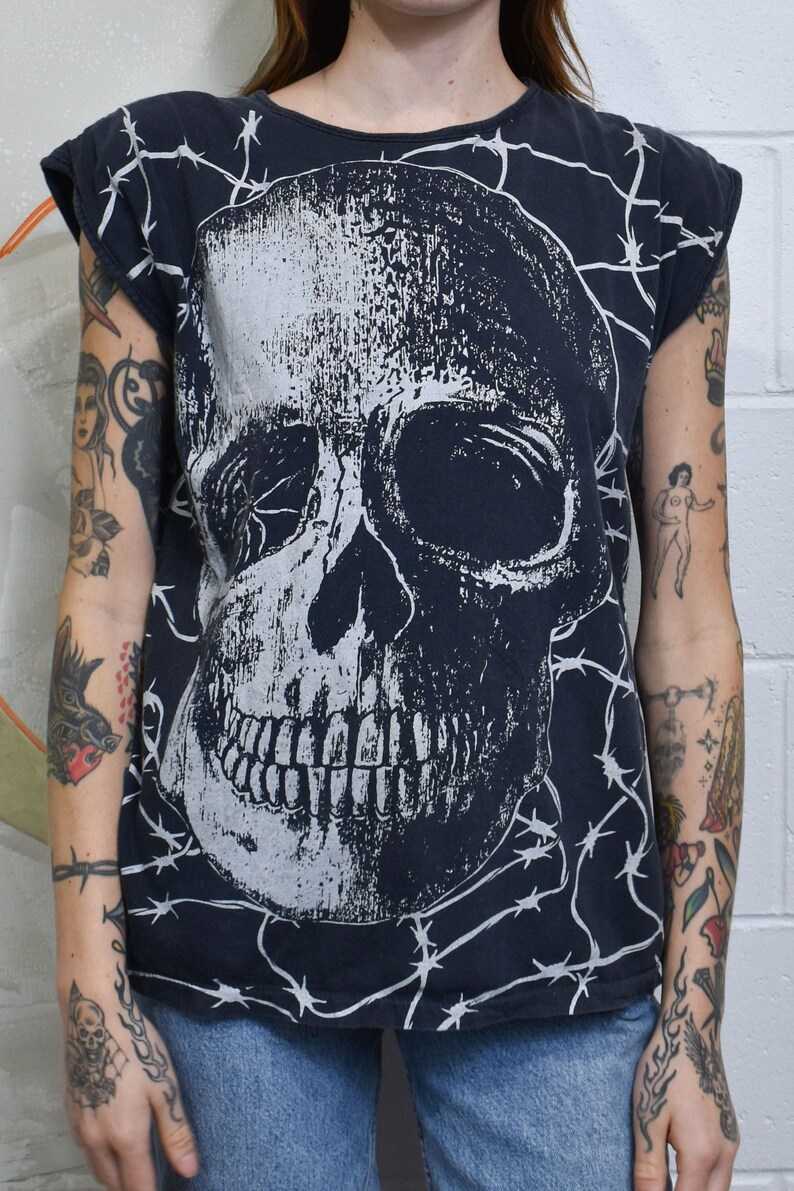 Vintage 1980's Skull and Barbed Wire Allover Print T-Shirt image 1