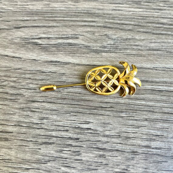 Vintage Avon Pineapple Gold Tone Small Stick Pin - image 3