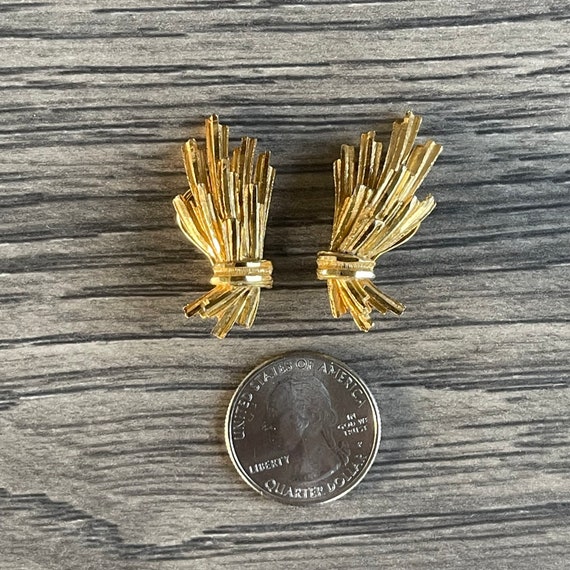 Vintage BSk Gold Tone Clip On Earrings - image 9