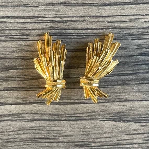 Vintage BSk Gold Tone Clip On Earrings - image 1