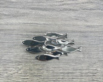 Jonette Jewelry Silver Pewter 'Pelican Eating Fish' Pin – Vintage Style Brooch