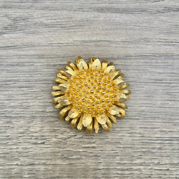 Vintage Castlecliff Sunflower Gold Tone Brooch