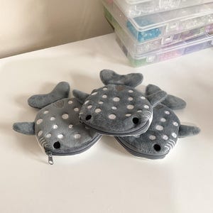 Porta-moedas Kawaii com estampa de tubarão-baleia fofo de 13 x 12 cm