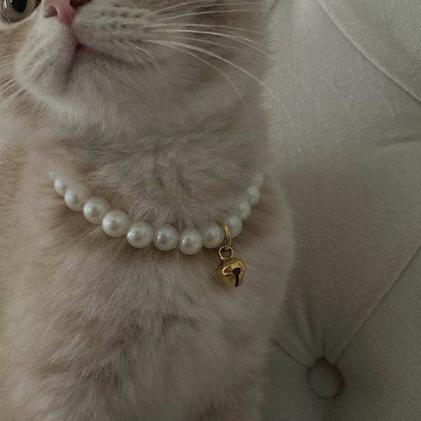 Elegante collare per gatti fatto a mano con perle e una selezione di ciondoli - adatto a cani di piccola taglia e coniglietti