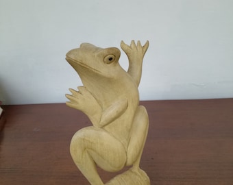 Wooden Frog, Funny frog sculpture