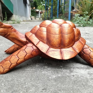 Große Schildkröte aus Holz