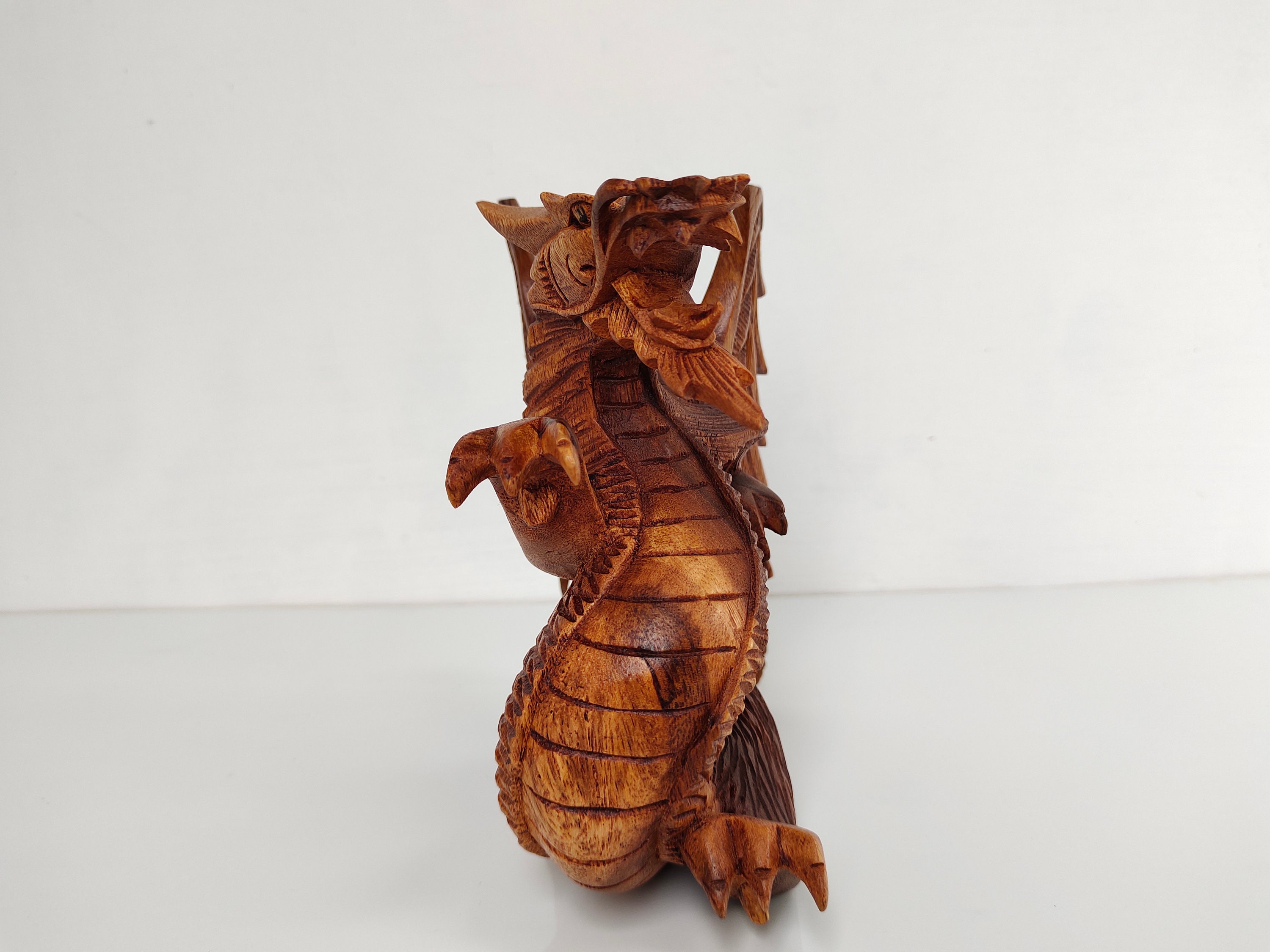 手彫りの木製龍の彫刻、「翼のある龍」 - Etsy 日本