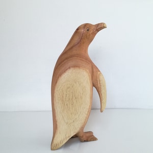 Figurine de pingouin en bois de Jempinis sculptée à la main