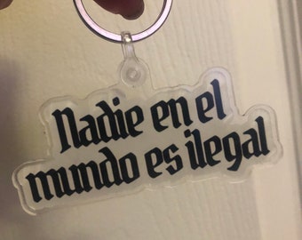 Nadie en el mundo es ilegal keychain