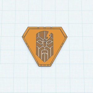 Puede incluir: Un emblema geométrico naranja en forma de escudo con un diseño de rostro estilizado marrón y un rayo. El emblema está sobre un fondo de cuadrícula.