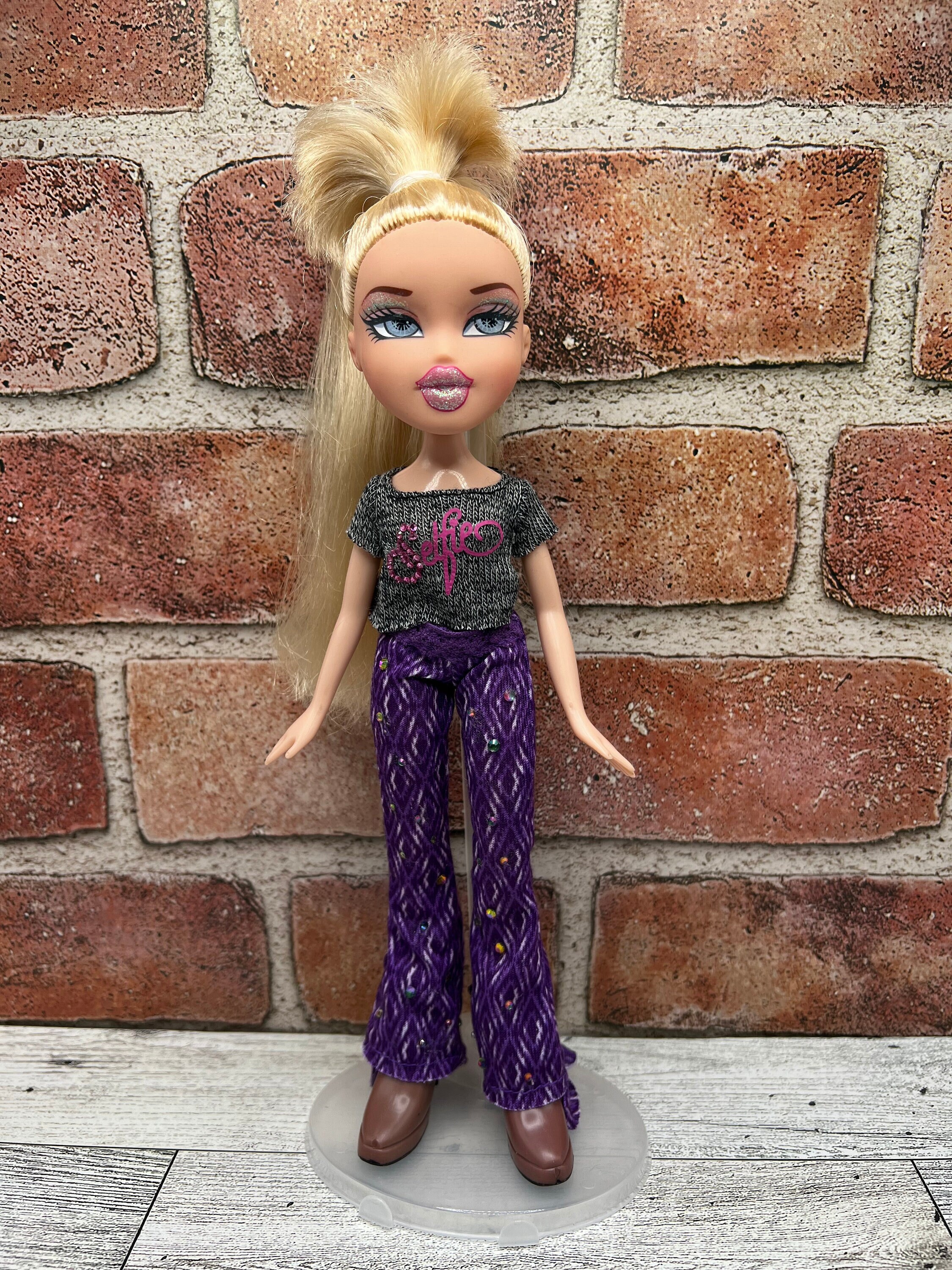 ブラッツ人形　クロエ Amazon.co.jp: Bratz Collector Doll - Cloe - : おもちゃ
