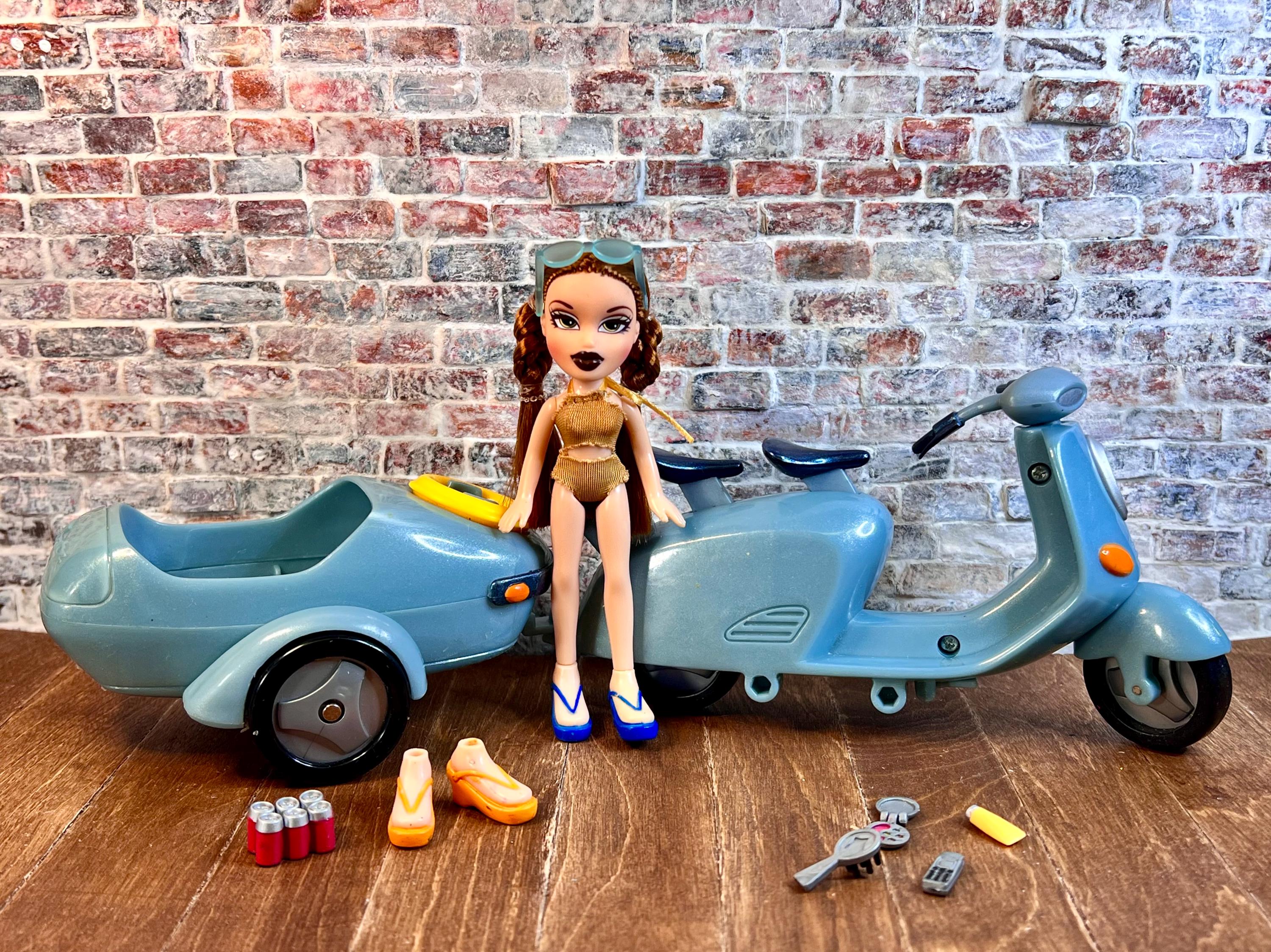 Vintage Lil' Bratz Spring Break Beach Bike Meygan Doll, Scooter